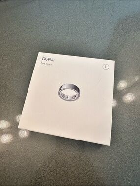 NWT Oura Silver Oura Ring 4 Boxed